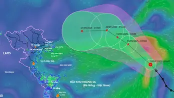 Áp thấp nhiệt đới vào Biển Đông, mạnh lên thành bão số 8, gây mưa lớn