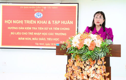 Tập huấn kiểm tra tiền sử tiêm chủng và tiêm chủng bù liều cho trẻ