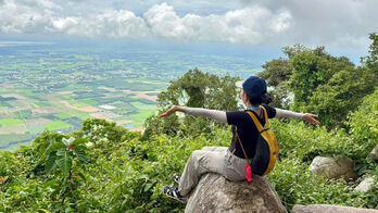 Chinh phục ngọn núi thiêng, chạm đến bình yên