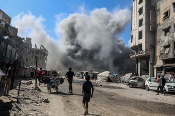 Quân đội Israel tiến hành không kích dữ dội vào thành phố Gaza