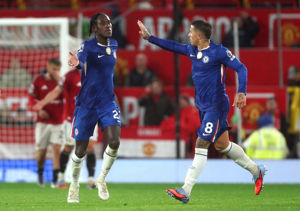 Man United đánh bại Chelsea trong trận cầu có 2 thẻ đỏ