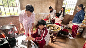 Giữ gìn nghề làm nhang truyền thống
