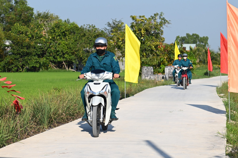 Sau khi được nâng cấp mở rộng, đường giao thông nông thôn ở xã Phước Chỉ đã tạo điều kiện thuận cho người dân đi lại