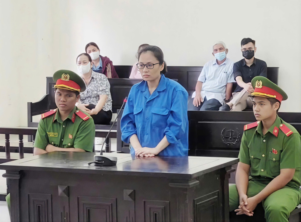 Nguyên Giám đốc bộ phận của ngân hàng lừa khách chiếm đoạt hơn 20 tỉ đồng