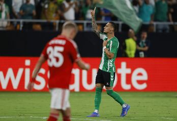 Antony tỏa sáng, Betis cầm chân Nottingham ở Europa League