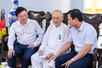 Lãnh đạo tỉnh thăm, chúc mừng Hội Thánh Cao Đài Tòa thánh Tây Ninh nhân dịp Đại lễ Hội yến Diêu Trì Cung
