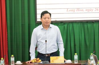 Phó Chủ tịch UBND tỉnh Phạm Tấn Hòa kiểm tra công tác cải cách hành chính tại phường Long Hoa