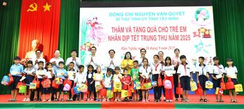 Nhiều hoạt động chăm lo cho trẻ em có hoàn cảnh khó khăn đến cuối năm