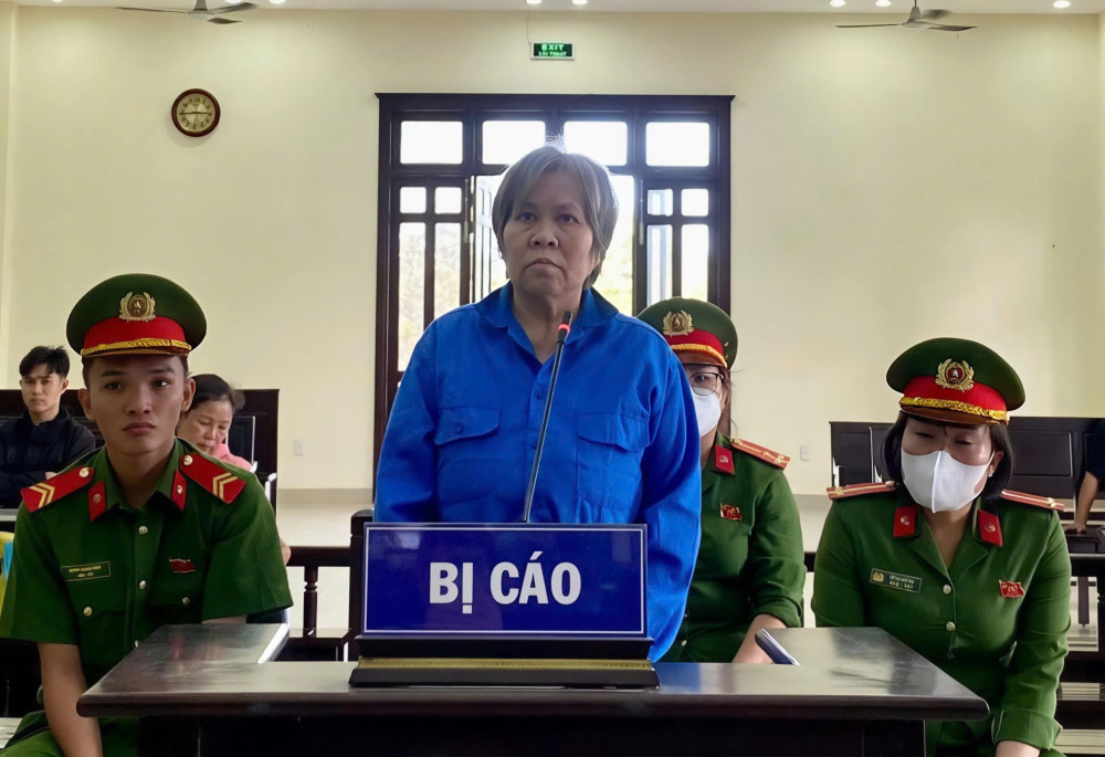 Thầy bói 'dỏm' lừa đảo gần 100 tỉ đồng