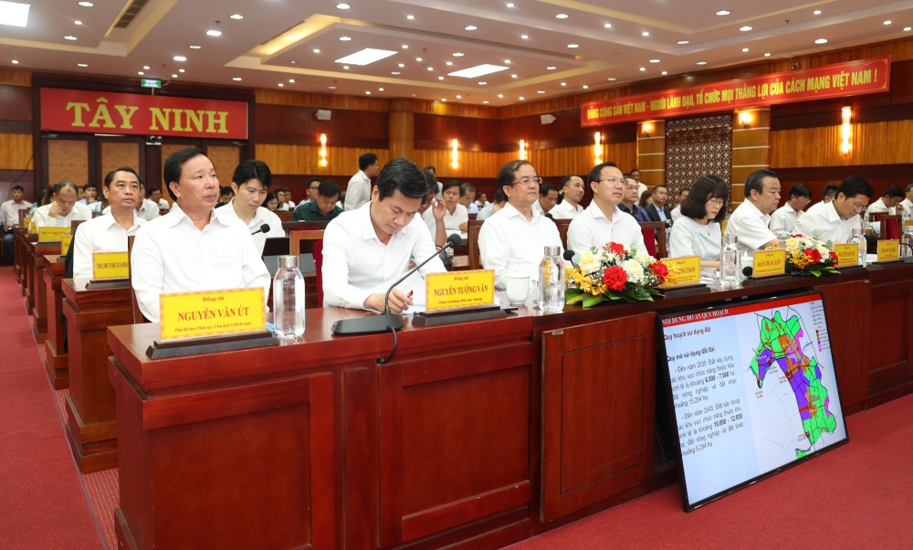 Lãnh đạo tỉnh Tây Ninh và Bộ Xây dựng tham dự Hội nghị Công bố Quy hoạch chung xây dựng Khu kinh tế cửa khẩu Mộc Bài, tỉnh Tây Ninh đến năm 2045