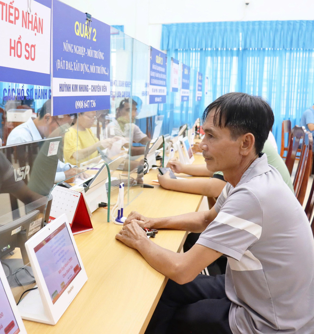 Chủ tịch UBND xã Mỹ Lộc kiểm tra công tác cải cách hành chính