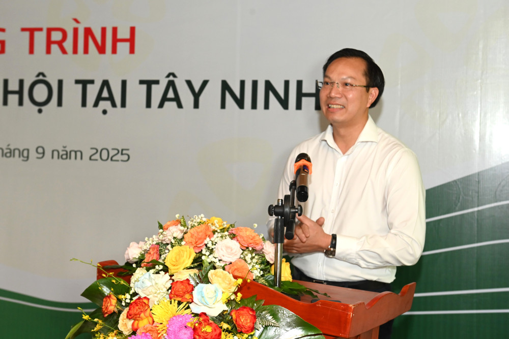 Phó Chủ tịch UBND tỉnh Tây Ninh Đoàn Trung Kiên thay mặt lãnh đạo tỉnh cảm ơn Đảng bộ Vietcombank đã quan tâm, giúp đỡ Tây Ninh 
