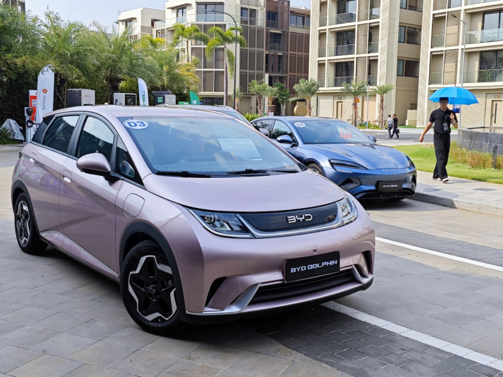 Ô tô ngoại tràn về, thị trường chuẩn bị 'sóng lớn' dịp Tết