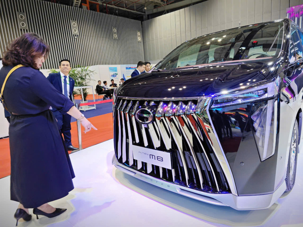 Ô tô ngoại tràn về, thị trường chuẩn bị 'sóng lớn' dịp Tết