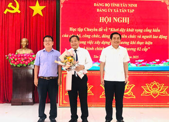 Học tập chuyên đề khơi dậy khát vọng cống hiến của cán bộ, đảng viên trong xây dựng quê hương