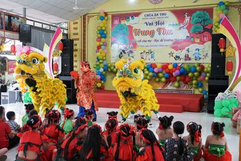 Rộn ràng ngày hội trăng rằm