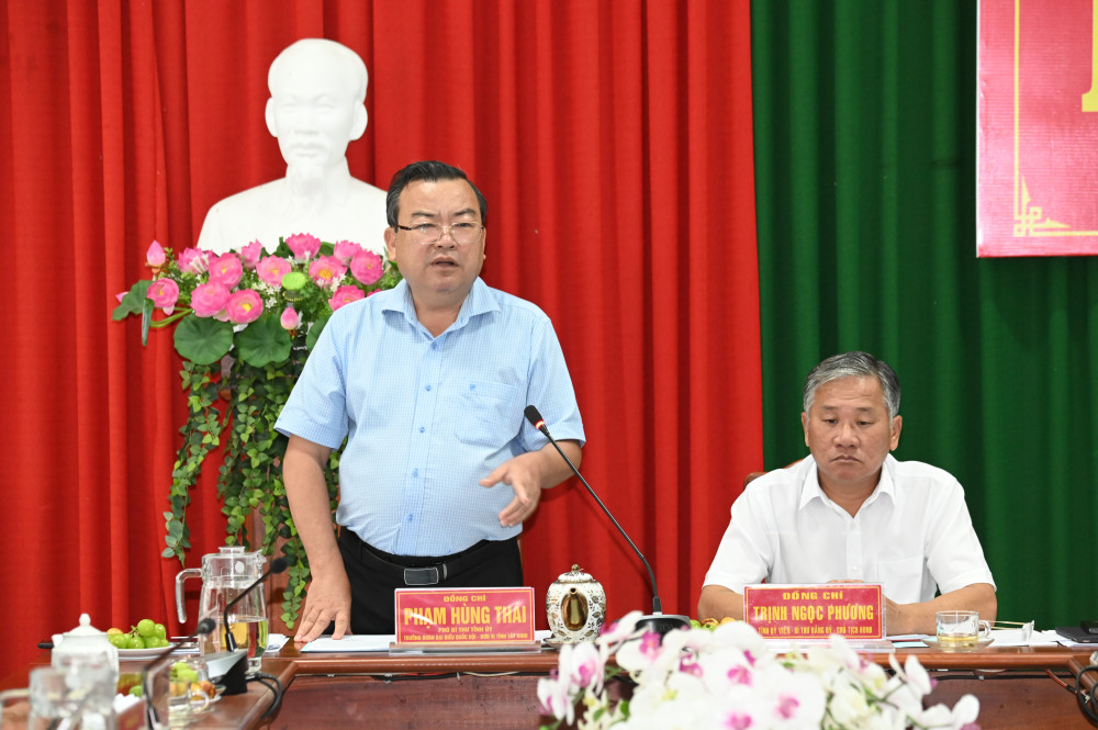Phó Bí thư Tỉnh ủy, Trưởng Đoàn Đại biểu Quốc hội tỉnh chỉ đạo phường Gò Dầu lưu ý những nhiệm vụ trong thời gian tới