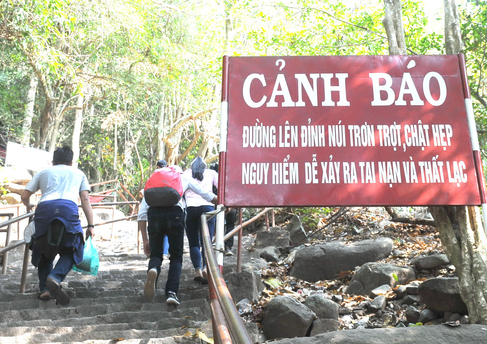 Ban Quản lý đã lắp đặt bảng cảnh báo
