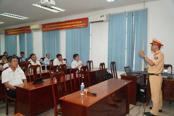 Nâng cao kỹ năng tham gia giao thông an toàn cho nhân viên điện lực