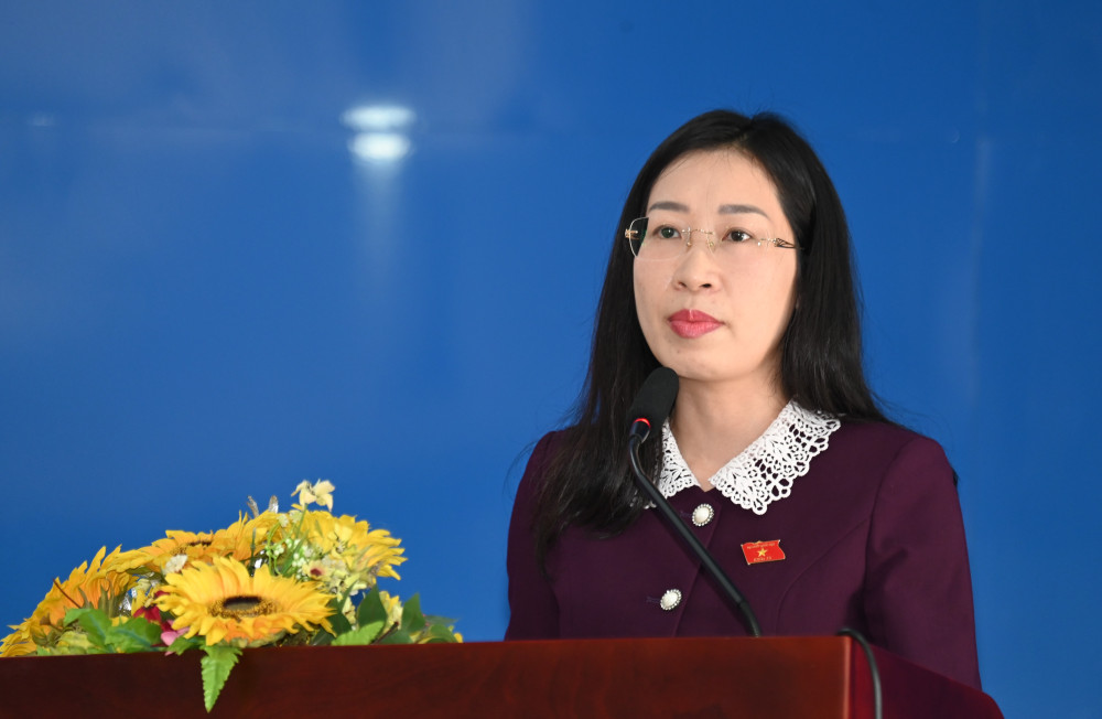 Đại biểu Quốc hội Hoàng Thị Thanh Thúy -  Phó Trưởng Đoàn Đại biểu Quốc hội chuyên trách tỉnh Tây Ninh thông tin đến cử tri về dự kiến nội dung, chương trình Kỳ họp thứ 10