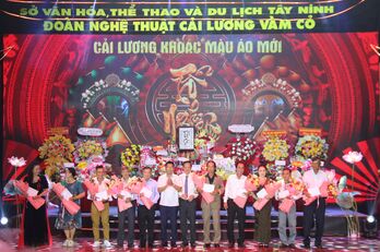 Đoàn Nghệ thuật Cải lương Long An 'khoác áo mới'