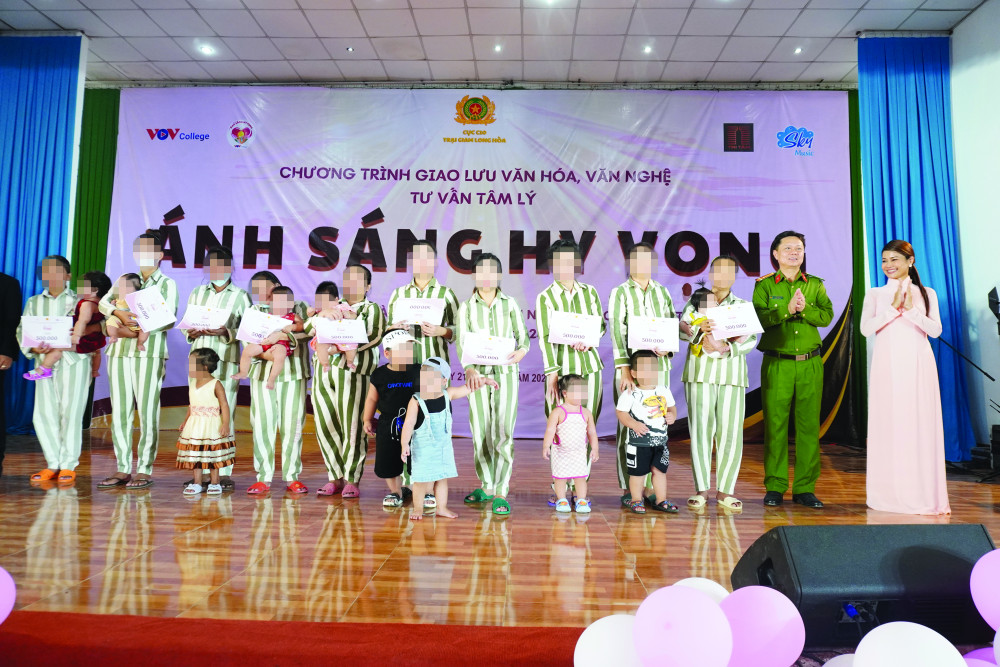 Hành trang tái hòa nhập và sự giúp đỡ thầm lặng