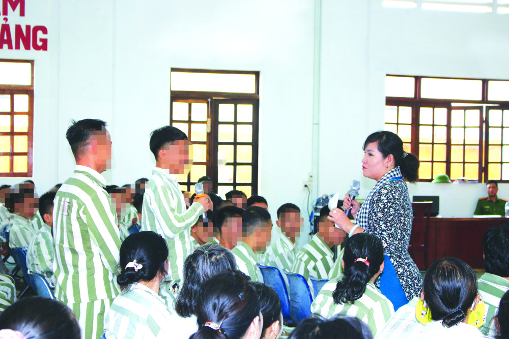Hành trang tái hòa nhập và sự giúp đỡ thầm lặng