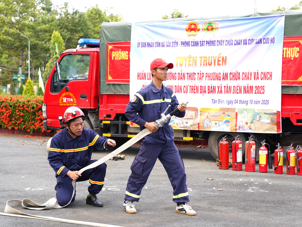 Hướng dẫn cách sử dụng vòi chữa cháy 