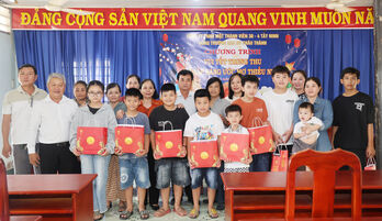 Doanh nghiệp Đảng trực thuộc Tỉnh ủy tặng quà vui Trung thu