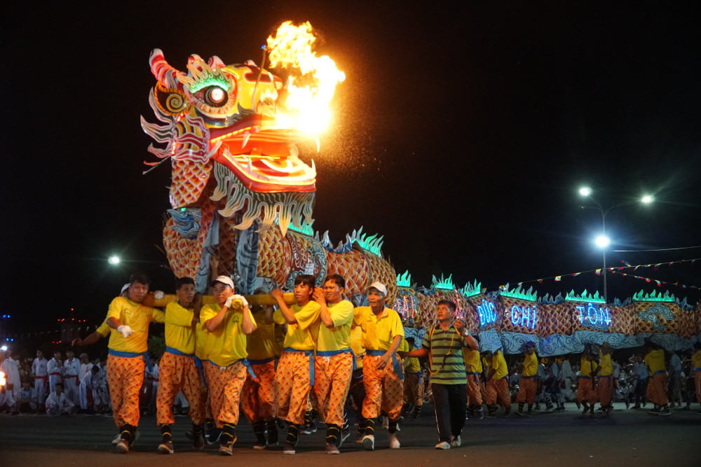 Trong phần hội của đạo Cao Đài Tòa Thánh Tây Ninh luôn có múa Rồng Nhang, thể hiện khát vọng cầu mong sự yên bình, may mắn, phước lành cho toàn thể đồng đạo và Nhân dân