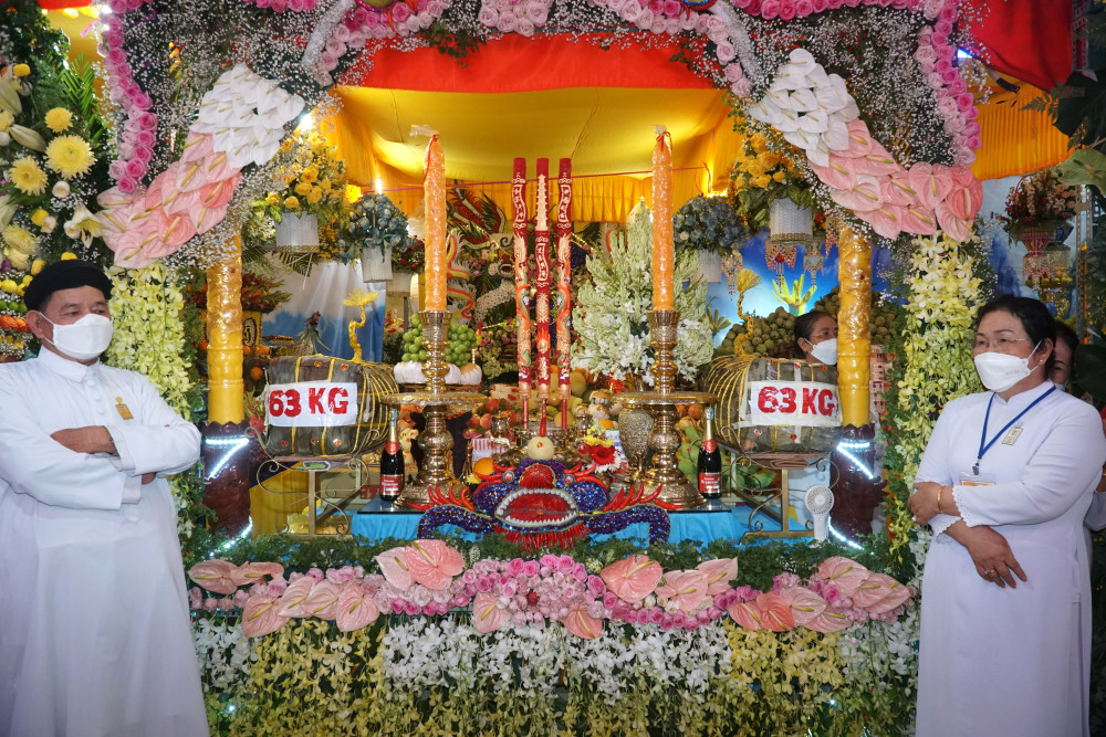Một trong những gian trưng bày lễ phẩm của các họ đạo. Mỗi gian trưng bày lễ phẩm đại diện cho một địa phương và còn thể hiện bản sắc văn hóa, tinh thần, gửi gắm tấm lòng thành kính dâng lên Đức Phật Mẫu – Mẹ Diêu Trì