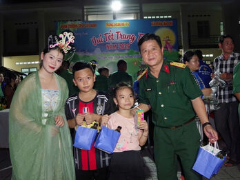 Trung đoàn Bộ binh 174 tổ chức chương trình 'Đêm hội trăng rằm'