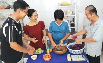 Gia đình ấm êm từ yêu thương và chia sẻ