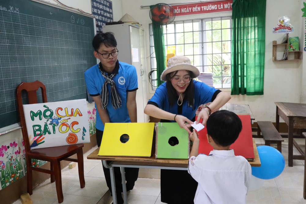 Các em thiếu nhi được tham gia nhiều trò chơi vui nhộn