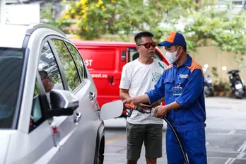 Giá xăng dầu hôm nay 06/10: Tăng mạnh