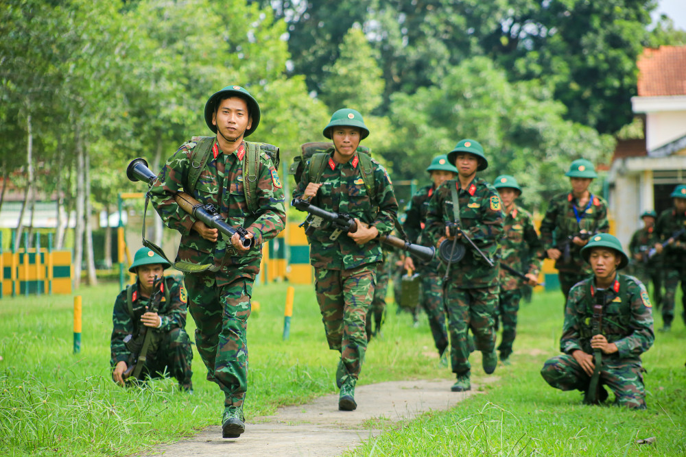 Quốc phòng, an ninh vững mạnh - phát triển vững bền