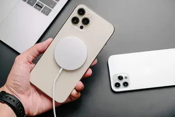 Sạc không dây có thực sự bào mòn pin iPhone?
