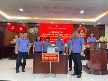 Viện Kiểm sát Nhân dân tỉnh Tây Ninh quyên góp gần 140 triệu đồng ủng hộ đồng bào vùng bão, lũ Viện Kiểm sát Nhân dân tỉnh Tây Ninh quyên góp gần 140 triệu đồng ủng hộ đồng bào vùng bão, lũ
