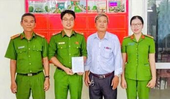 Công an xã Tân Lân giúp người dân nhận lại 20 triệu đồng chuyển khoản nhầm