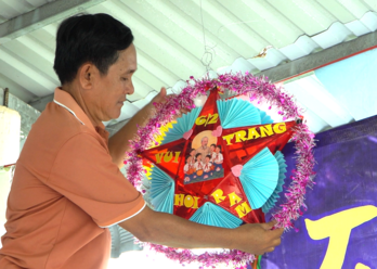 Bí thư Chi bộ kiêm Trưởng ấp tận tụy vì dân