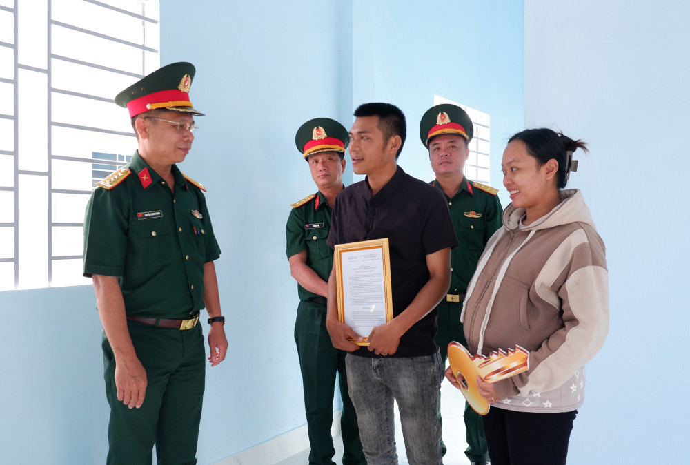 Xây dựng lực lượng vũ trang tỉnh vững mạnh toàn diện