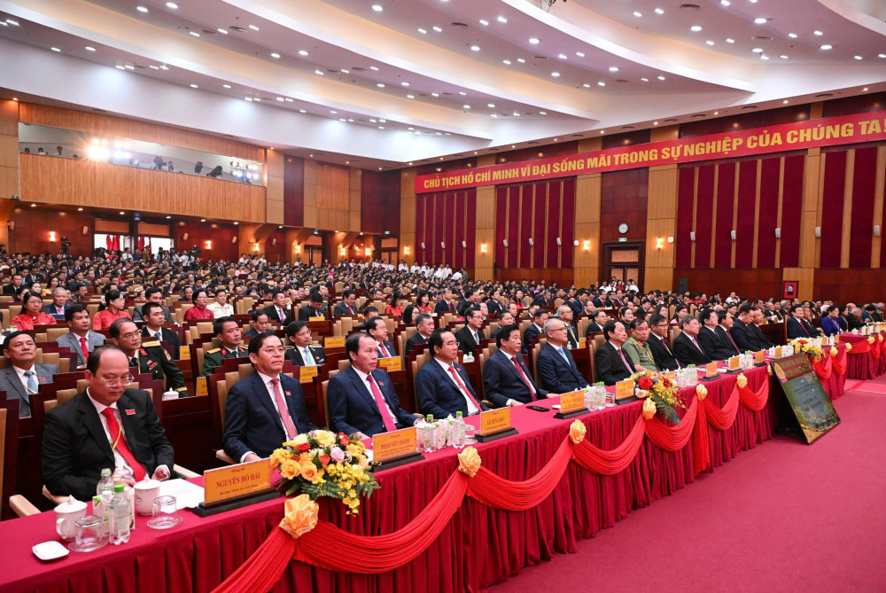 Các đồng chí lãnh đạo Đảng, Nhà nước, các đồng chí lãnh đạo, nguyên lãnh đạo các cấp và đại biểu dự Đại hội đại biểu Đảng bộ tỉnh Tây Ninh lần thứ I