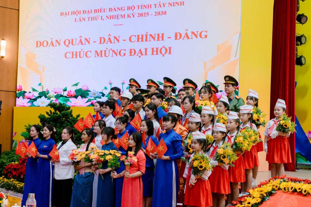Kỳ vọng tỉnh Tây Ninh sẽ trở thành một trong những hình mẫu thành công sau hợp nhất (*) Đoàn Quân - Dân - Chính - Đảng chúc mừng Đại hội