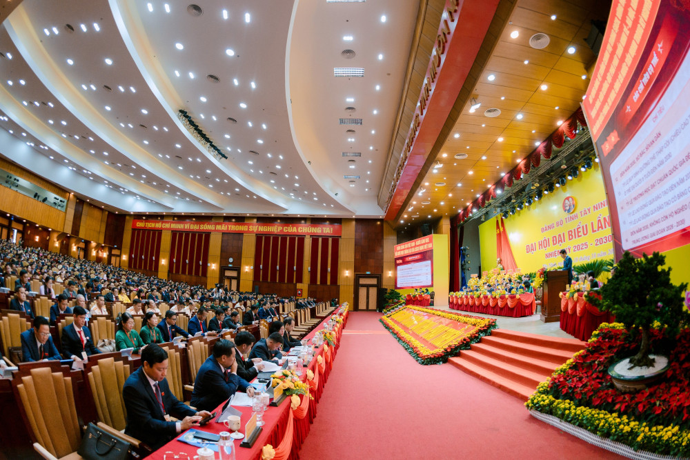 Kỳ vọng tỉnh Tây Ninh sẽ trở thành một trong những hình mẫu thành công sau hợp nhất (*) 447 đại biểu chính thức tham dự Đại hội đại biểu Đảng bộ tỉnh Tây Ninh lần thứ I nhiệm kỳ 2025-2030