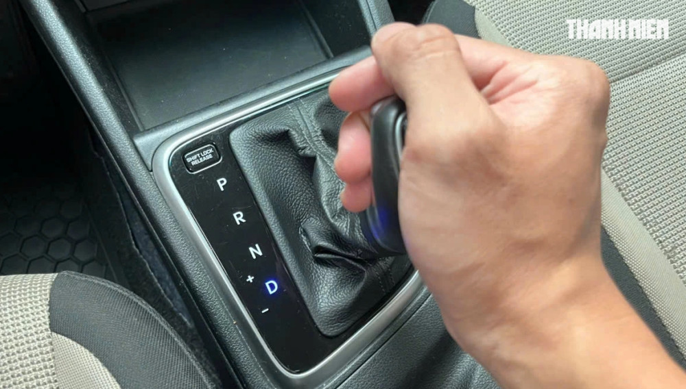 Sai lầm cần tránh khi lái ô tô số tự động dừng, khởi hành ngang dốc