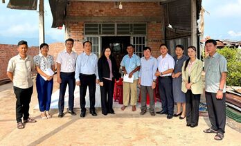 Xã Dương Minh Châu: Thăm hỏi, hỗ trợ các hộ dân bị thiệt hại do mưa lớn và lốc xoáy