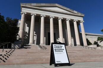 Chính phủ Mỹ đóng cửa: Bắt đầu đợt sa thải nhân viên liên bang