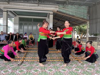 'Tiếp lửa' cho những giá trị văn hóa truyền thống của đồng bào