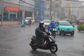 Thời tiết hôm nay 13/10: Bắc Bộ mưa to ban đêm, Nam Bộ mưa rào đến mưa to Thời tiết hôm nay 13/10: Bắc Bộ mưa to ban đêm, Nam Bộ mưa rào đến mưa to