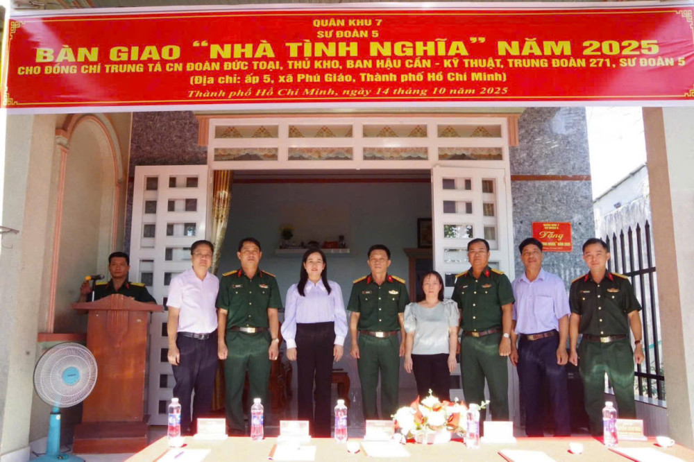 Trung đoàn 271 bàn giao 'Nhà tình nghĩa' cho quân nhân có hoàn cảnh khó khăn